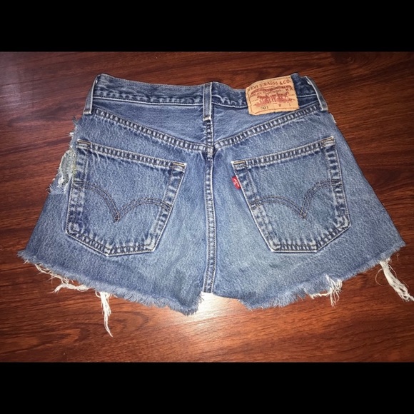 LEVI’S RIPPED JEAN SHORTS - Picture 2 of 2